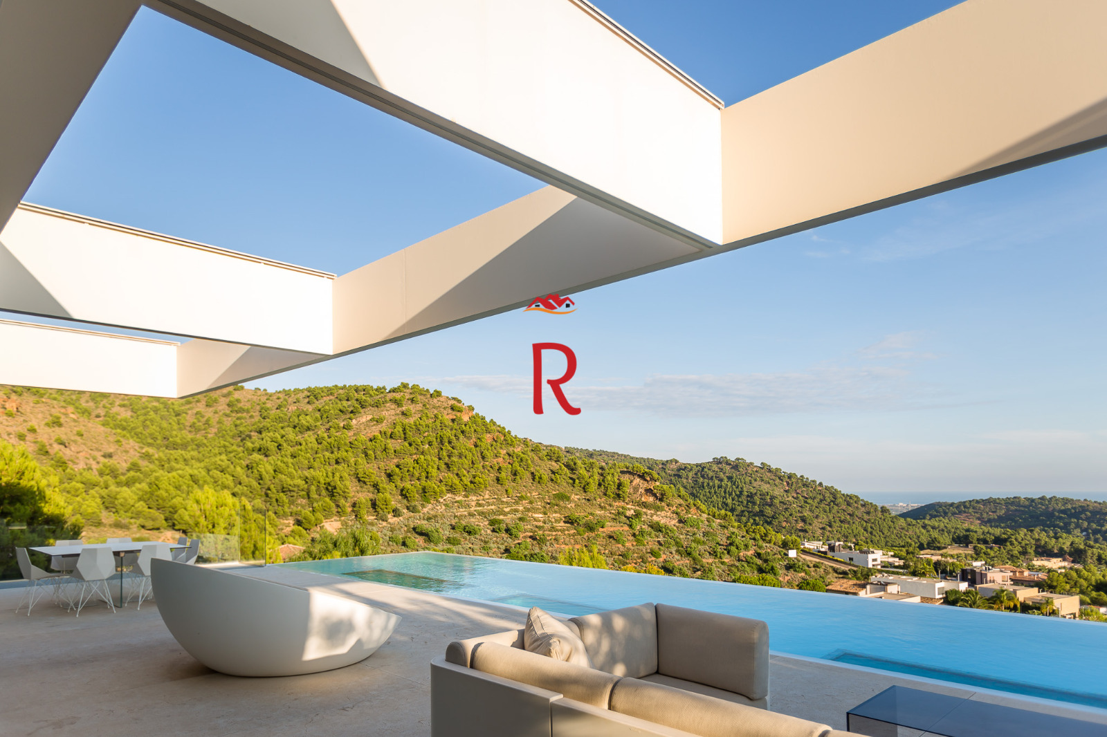 Espectacular casa chalet en la Urb. Los Monasterios. Valencia